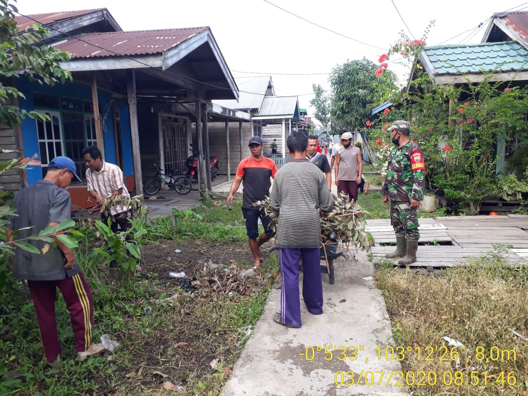 Serka Sasmito ikuti gotong royong perbersihan drainase dan jalan umum.