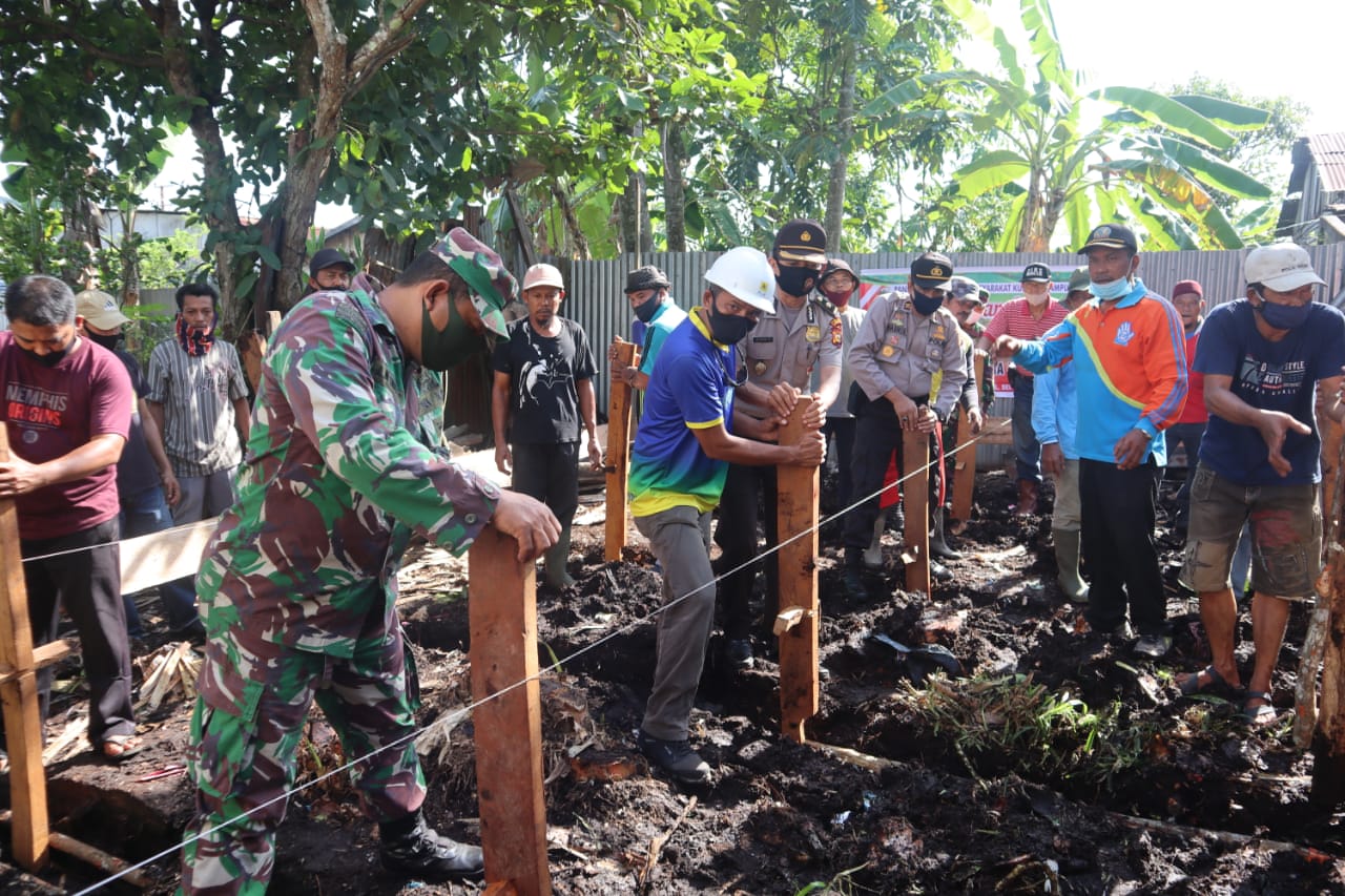 Keterlibatan TNI dan Polri sangat dirasakan oleh masyarakat dalam bedah rumah ini