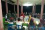 Dandim 0314/Inhil Letkol Inf Imir Faishal bersama Kapolres Inhil AKBP Indra Duaman melaksanakan bakti sosial pemberian bantuan sembako kepada warga yang mengalami musibah