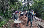 Serka Nuryadi tak luput berpesan kepada warga Desa Teluk Kiambang dan Desa Karya Tunas Jaya agar merawat jalan