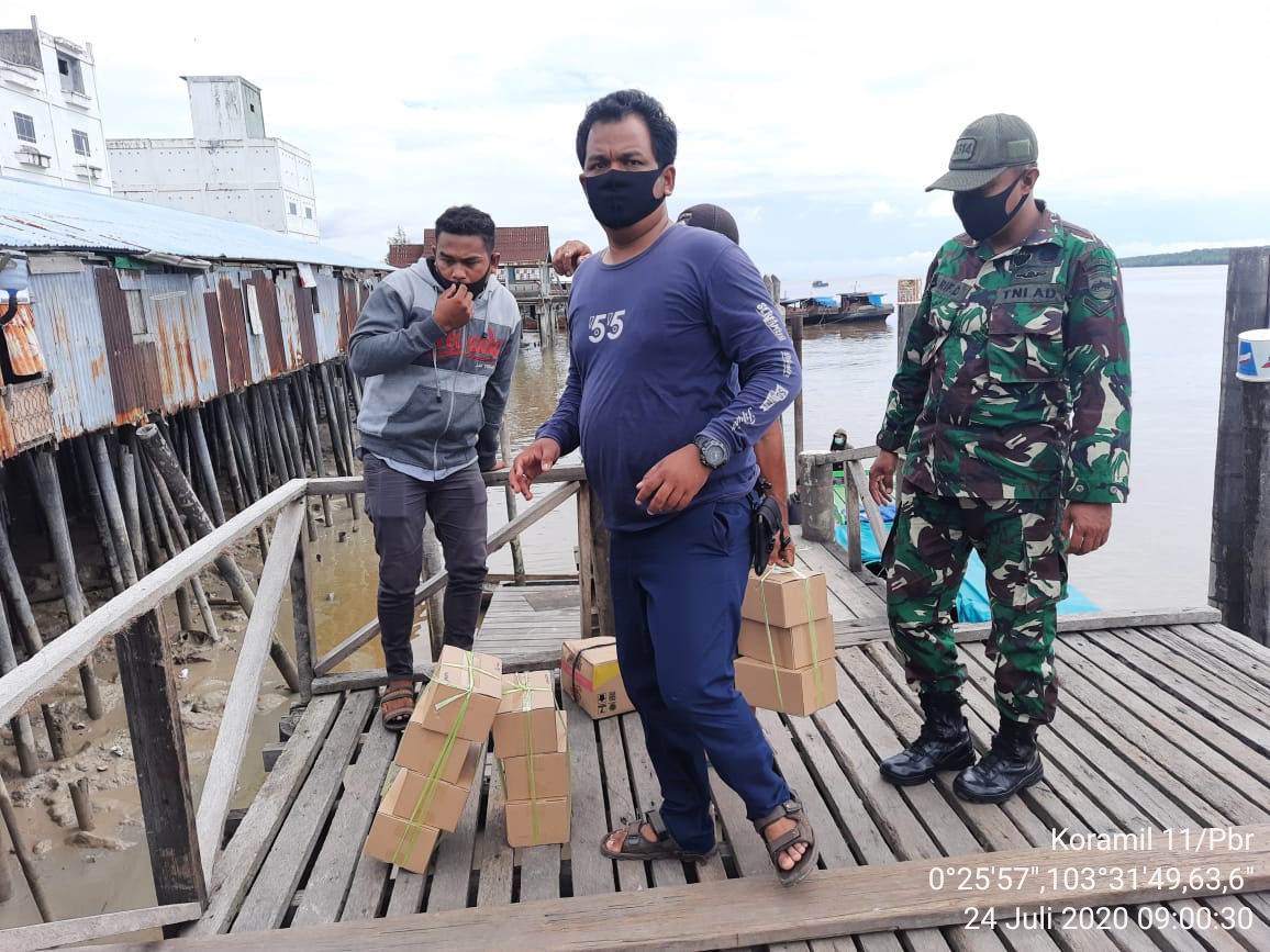 Operasi Disiplin Danramil 11/Pulau Burung Bersama Aparat Gabungan Kepada Penumpang Dan ABK Agar Wajib Mematuhi Protokol Kesehatan