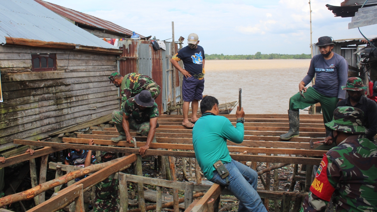 Dihari Ke -2 dibawah Komando Pasiter Rehab Rumah Kodim 0314/Inhil Terus di Gesa