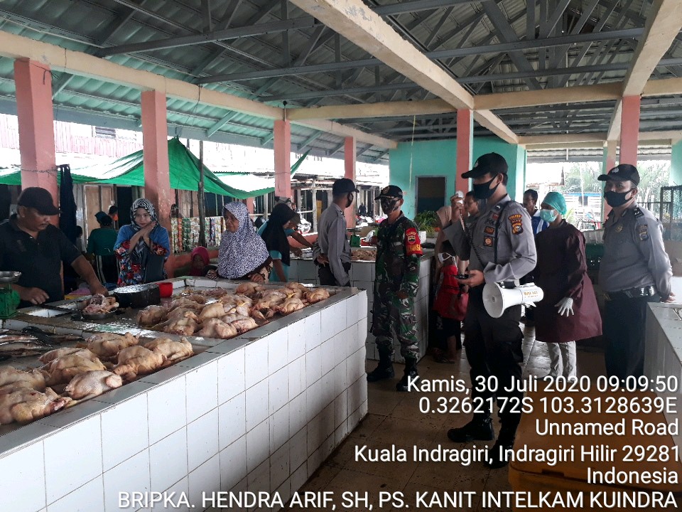 Kapolsek Kuindra Pimpin Edukasi Protokol Kesehatan Kepada Warga dengan bahasa tempatan