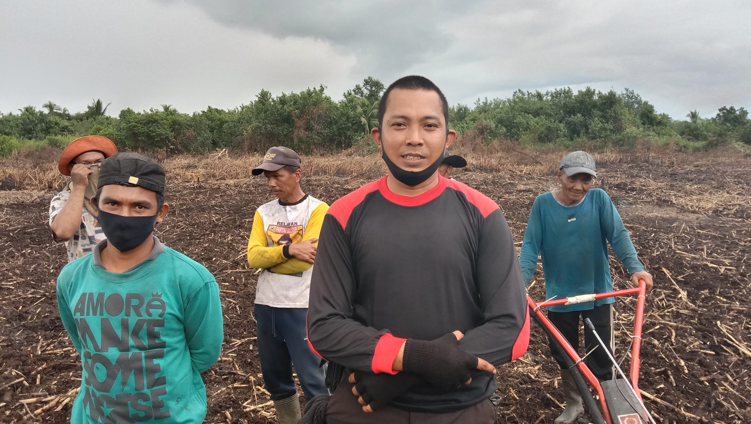 Bhabinkamtibmas Tembilahan Hilir Memotivasi Warga Dan Mendukung Ketahanan Pangan Masa Pandemi Covid-19