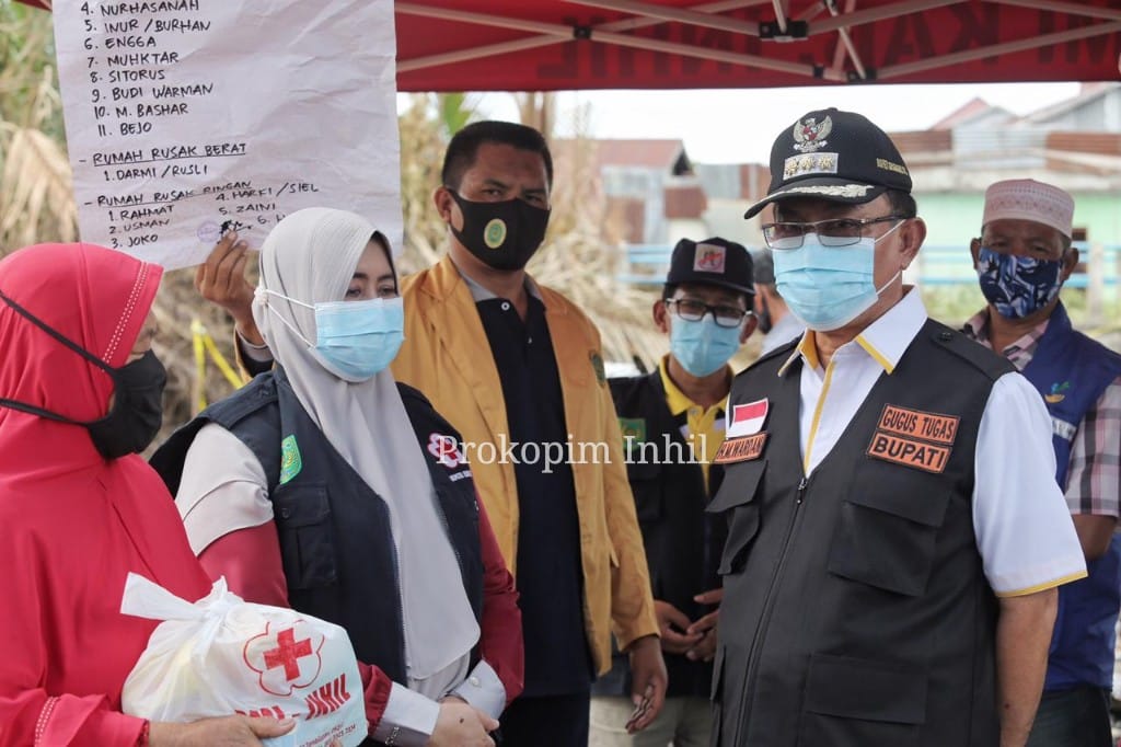 Bupati HM Wardan Serahkan Bantuan kepada Korban Kebakaran di Jalan M Boya