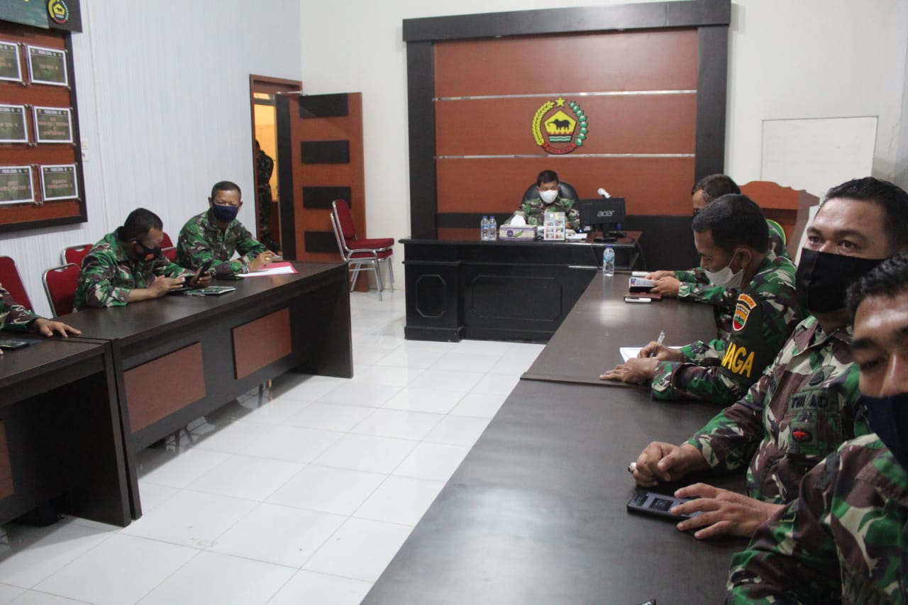 Letkol Inf Imir Faishal mengikuti kegiatan Vidcon / zoom meeting dalam rangka kampanye menggunakan masker secara nasional