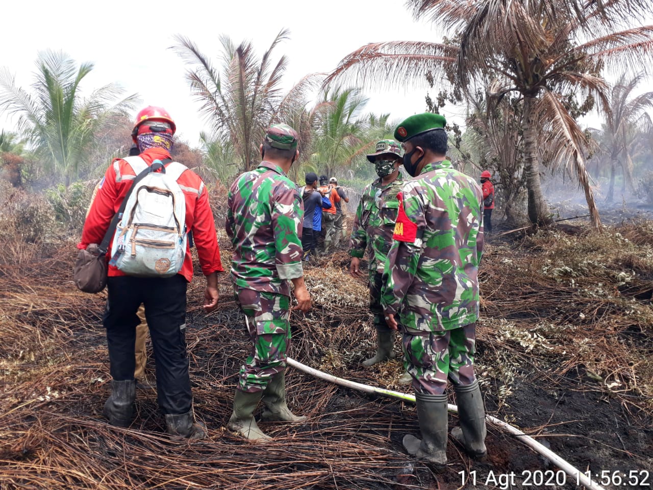 Danramil 05/Gas bersama Personil Babinsanya berhasil jinakkan titik api dihari ke -2