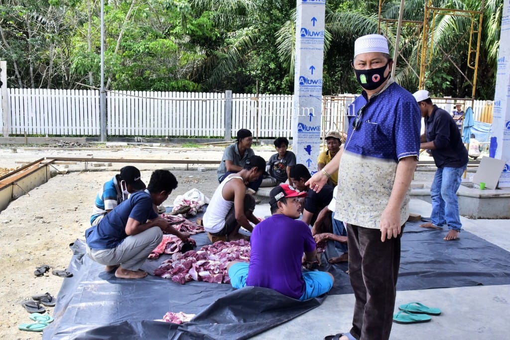 Hari Ketiga Wabup Inhil Berkurban Seekor Sapi di Desa Bayas Kecamatan Kempas