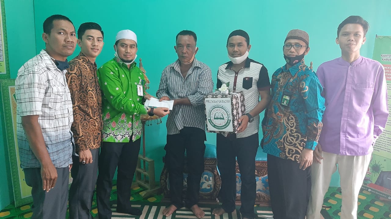 YPMR Inhil Dampingi Proses Syahadat Sanjai Purba Peluk Agama Islam