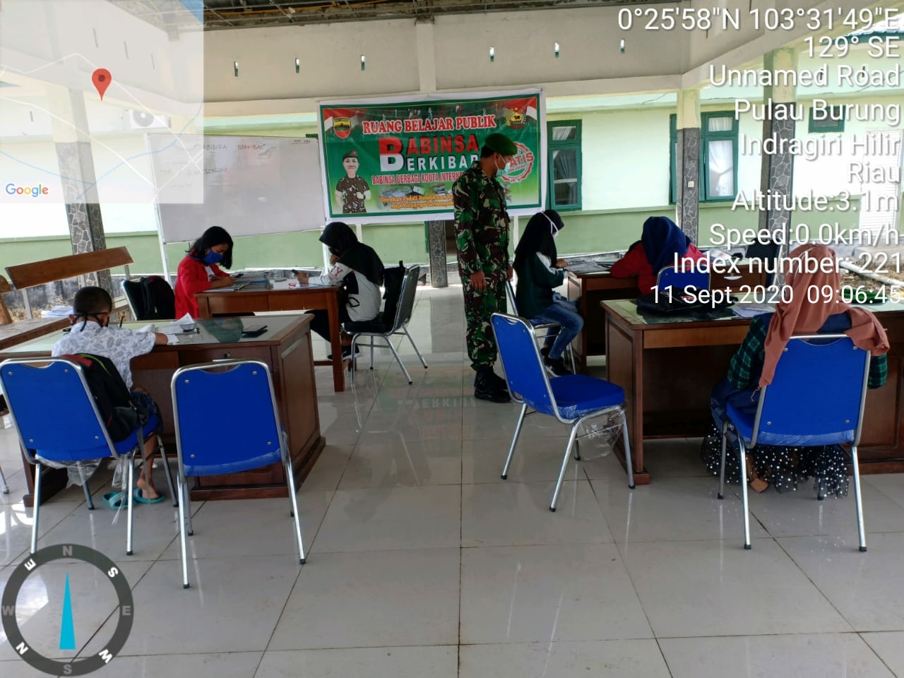 Program Babinsa Berkibar yang di Gesa Kodim 0314/Inhil hari ini di interpretasikan Babinsa Korami 11/Pulau Burung