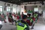 Duduk sila tanpa beralaskan apa apa Ketua DPRD Inhil, Kapolres dan Dandim 0314/Inhil Sambut Peserta Aksi Tolak UU Cipta Kerja