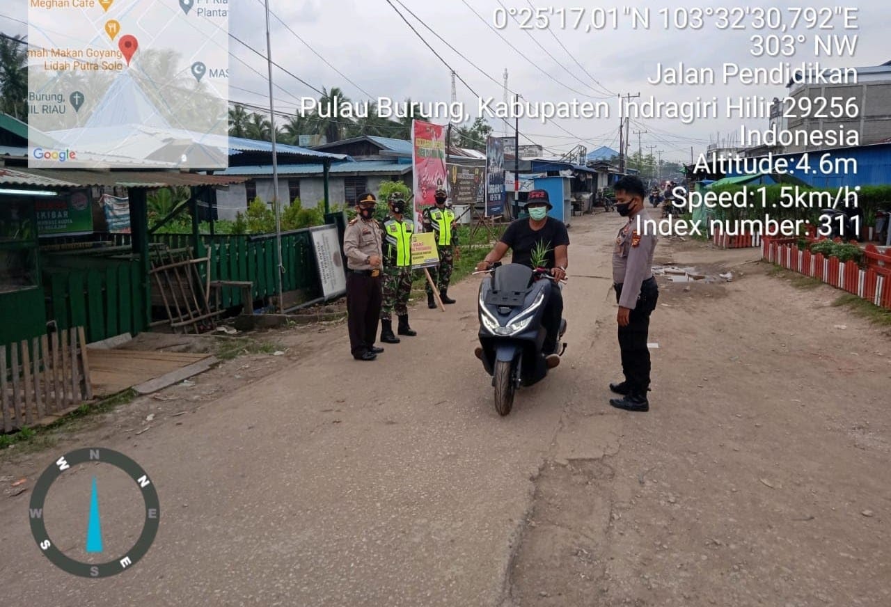 Buka Tutup Perlintasan Jalan dalam pengawasan terpadu koramil 11/Pulau Burung Kodim 0314/Inhil