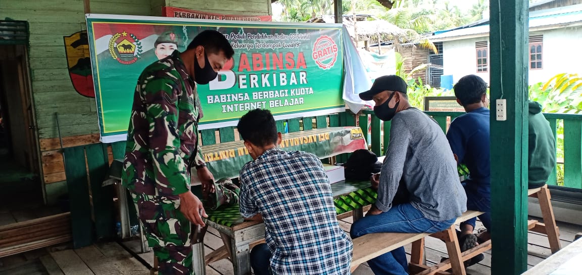 Serda Arif Babinsa Koramil 11/Pulau Burung Kodim 0314/Inhil dan Program Babinsa Berkibarnya