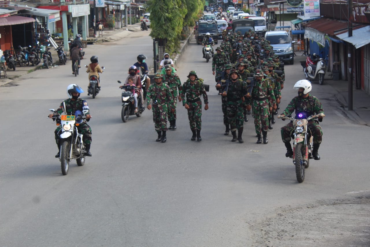 seluruh Bintara dan Tamtama remaja yang baru masuk satuan Kodim 0314/Inhil melaksanakan latihan Ketahanan Jalan Jauh (Han Mars)