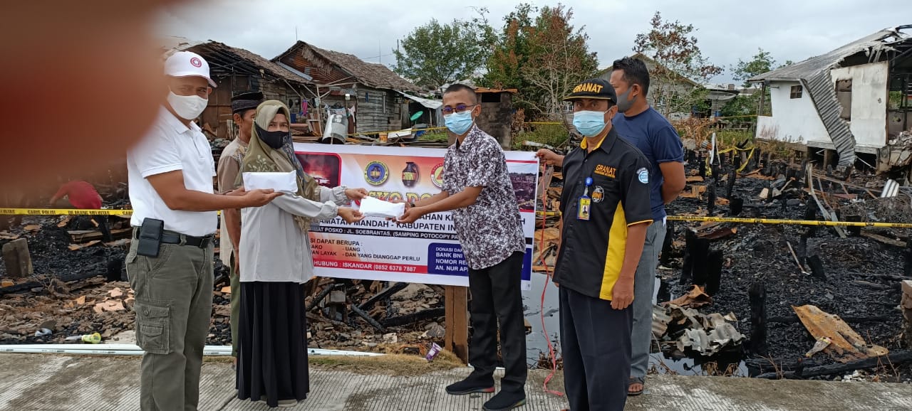 Granat Inhil Peduli Serahkan Bantuan Ke Korban Musibah Kebakaran Mandah