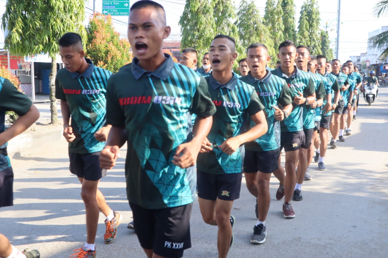 Suasana Pagi Kota Tembilahan di Gemparkan lagu lagu semangat Personil Kodim 0314/Inhil