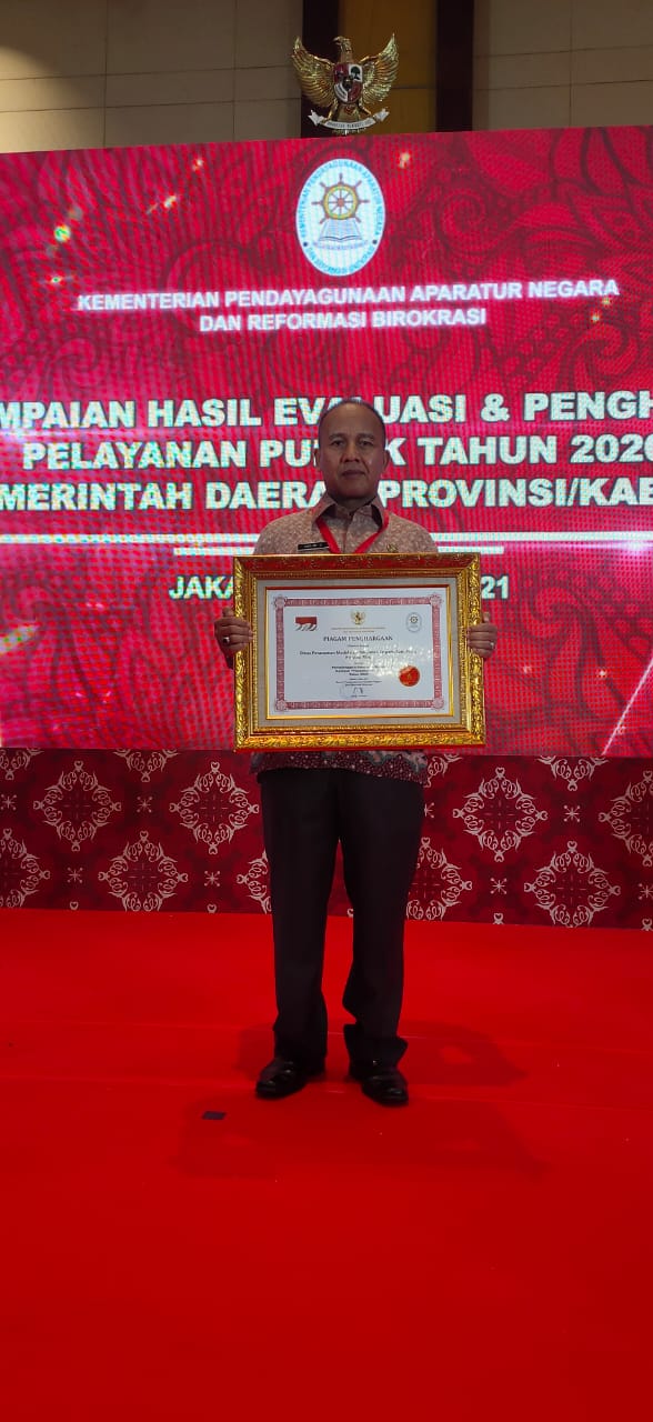 DPMPTSP Riau Raih Penghargaan Pelayanan Terbaik Nasional