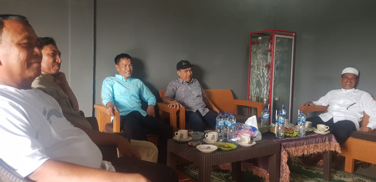 Sambil Ngopi, Ketua DPRD Inhil Serap Aspirasi Warga