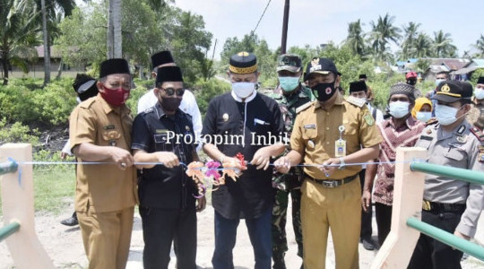 Safari Ramadhan Ke Pulau Burung, Wabup Inhil Resmikan Jembatan