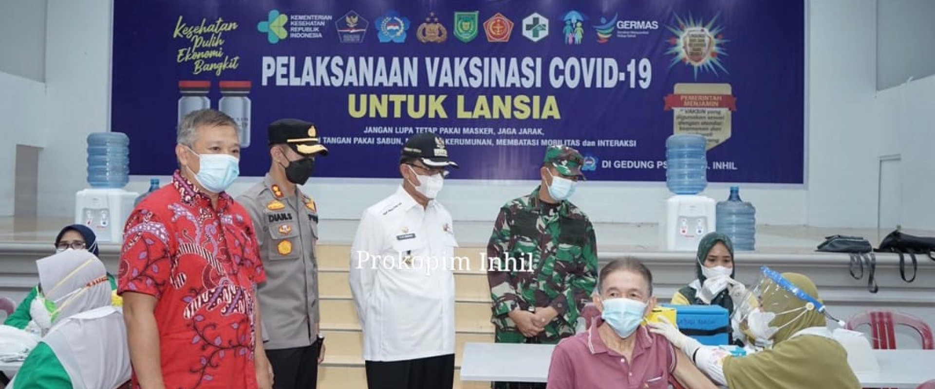 Bupati Inhil Tinjau Penyuntikan Vaksinasi Bagi Lansia Untuk Tahap Pertama