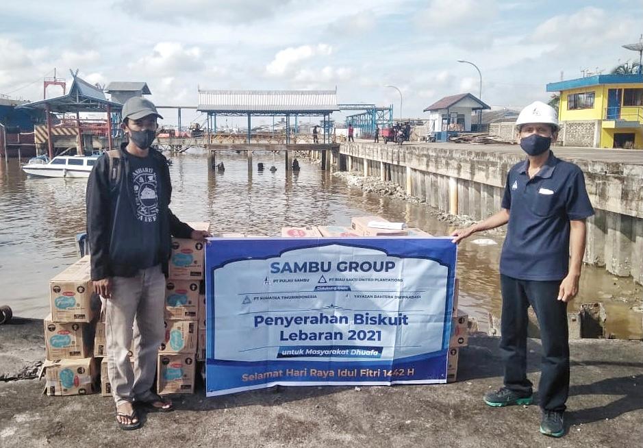 Sambu Group Salurkan Biskuit Lebaran di Kecamatan Tanah Merah