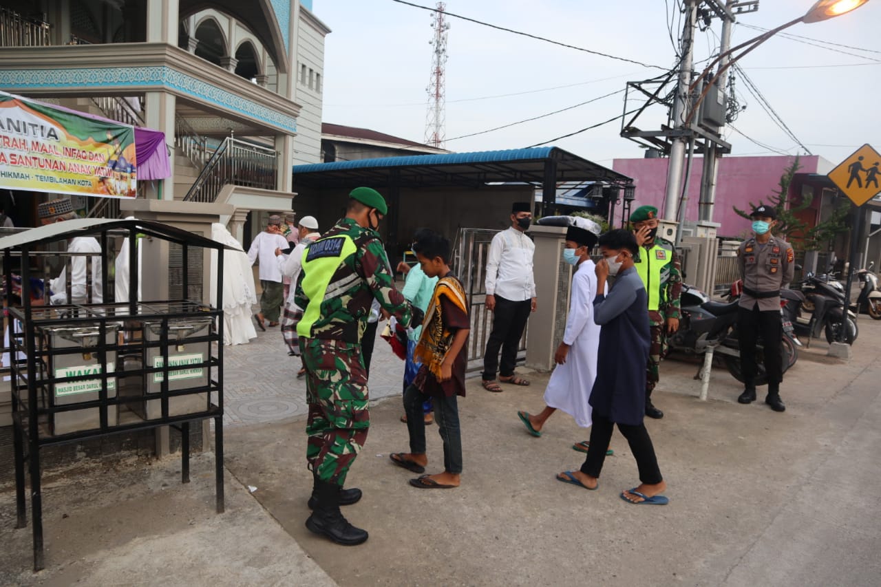 Personil Kodim 0314/Inhil Terapkan Protokol Kesehatan Di Mesjid Mesjid