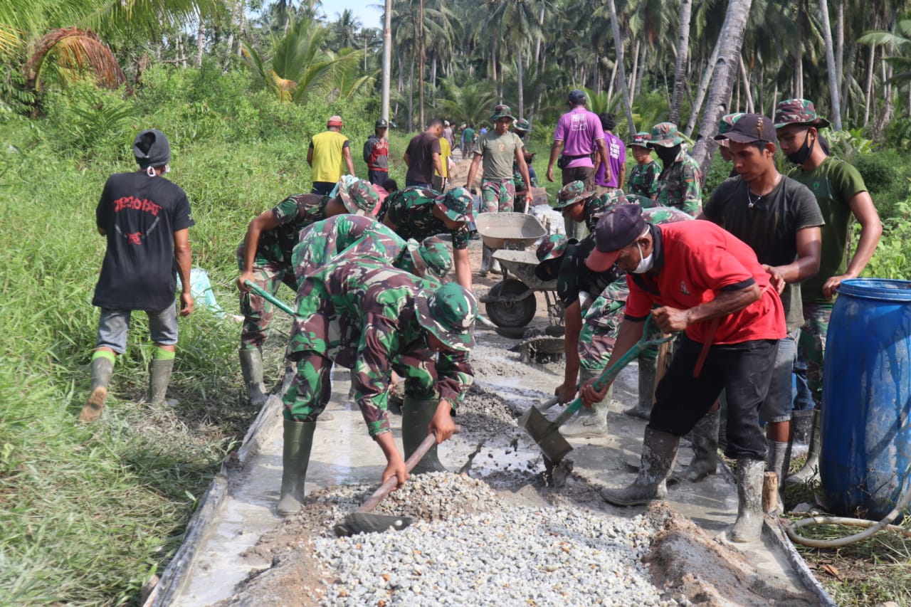 Di Hari Ketiga Pelaksanaan TMMD Ke -111 di Desa Teluk Bunian