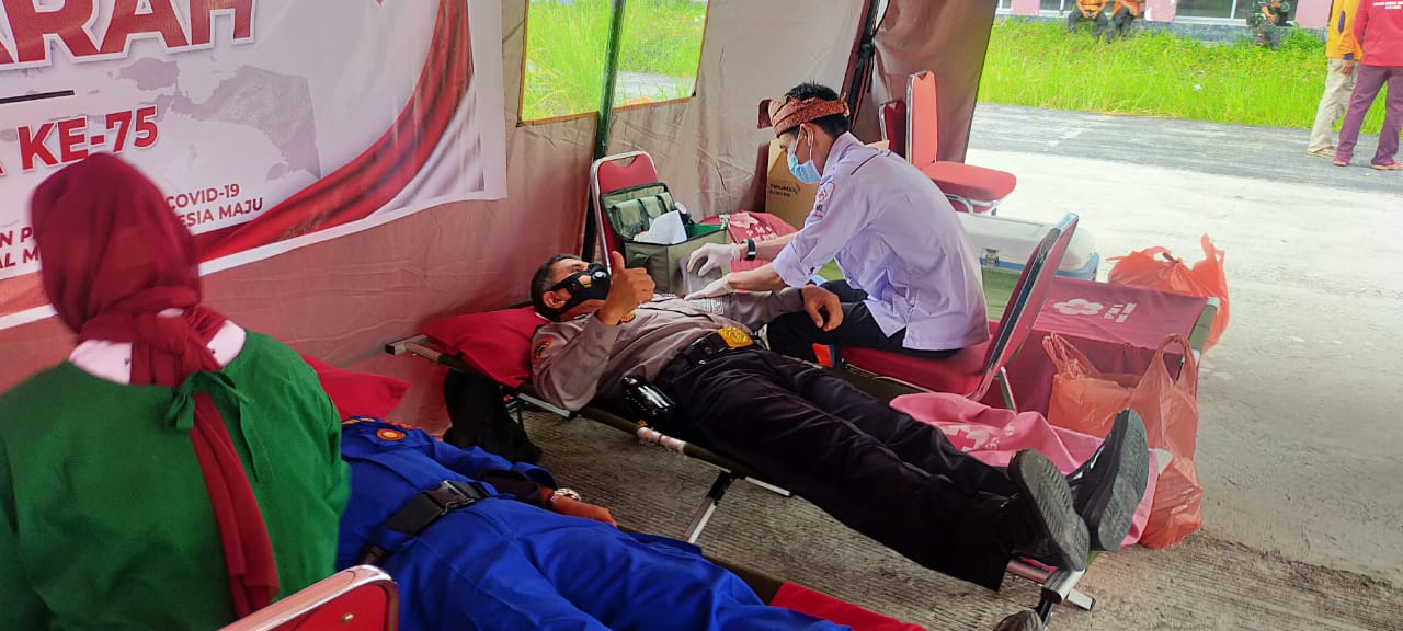 HUT Bhayangkara Ke - 75, Polres Inhil Bekerjasama dengan PMI Inhil Gelar Donor Darah Massal