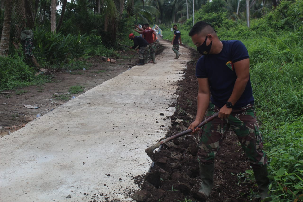 Satgas TMMD ke 111 Kodim 0314/lnhil Masih Mengerjakan Sasaran fisik jalan Penghubung Desa