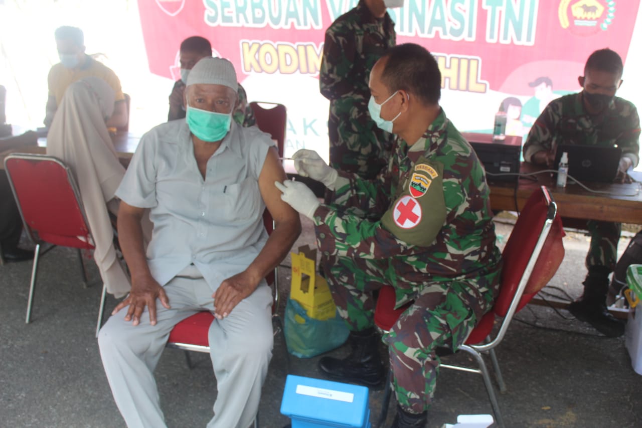 Vaksinasi tahap ll bagi masyarakat khususnya lansia bertempat di Jalan Swarna Bumi Tembilahan