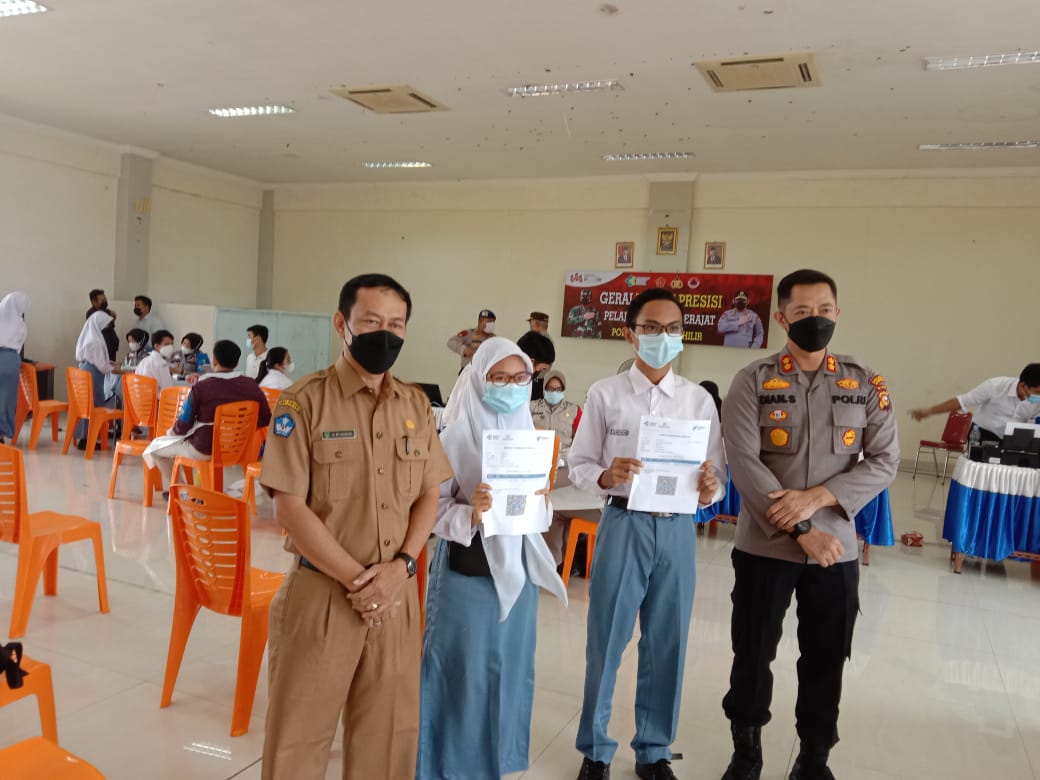 Persiapan PTM Terbatas, Kapolres Inhil Tinjau Vaksinasi Bagi Pelajar di SMAN 1 Tembilahan