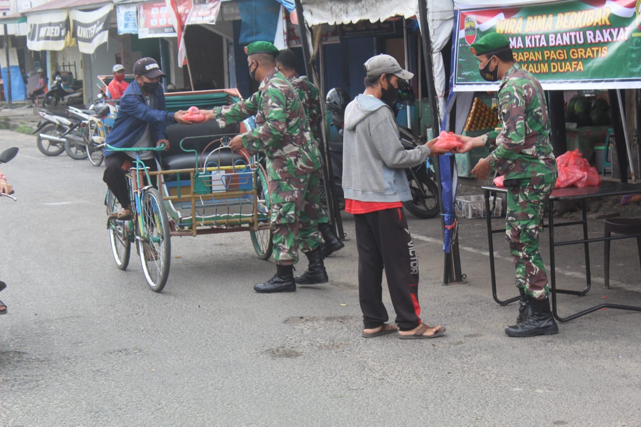 Kodim 0314/Inhil Bagikan sarapan pagi kepada para  buruh  dan kaum duafa