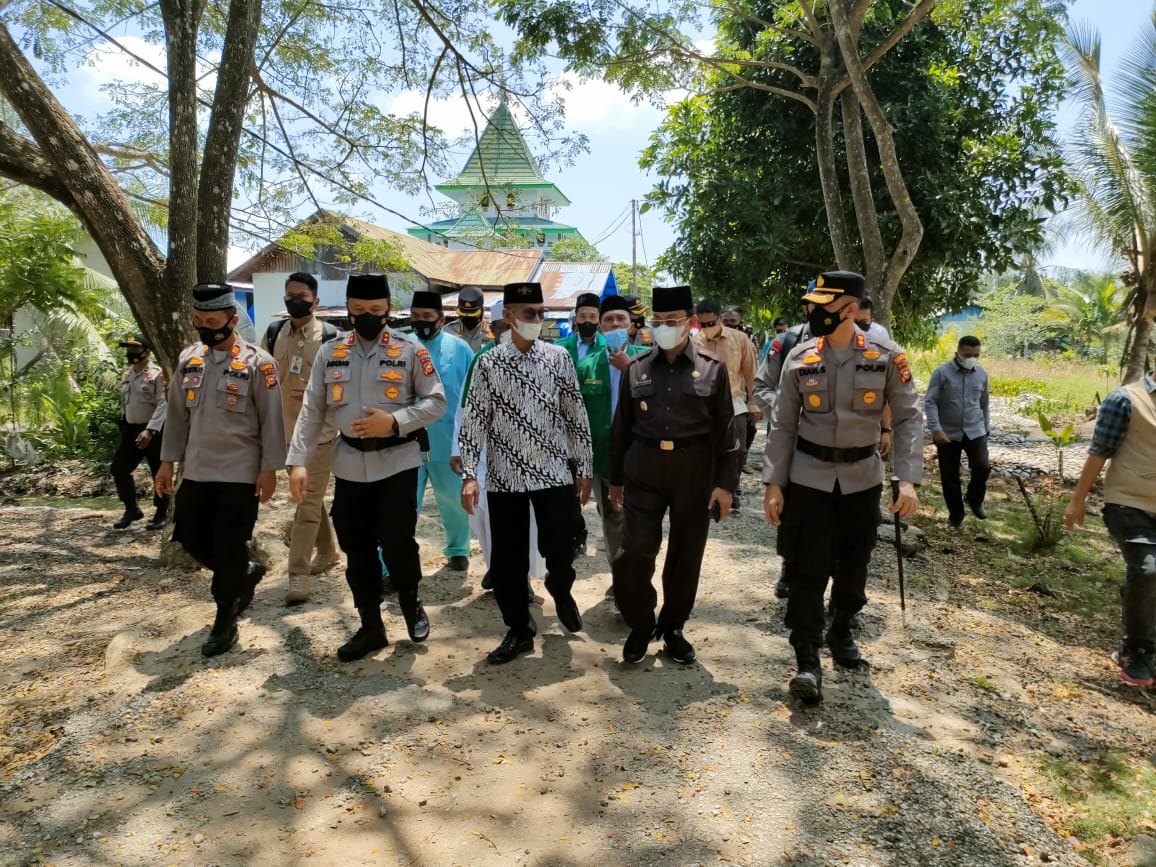 Kunker Ke Inhil, Kapolda Riau Lakukan Ziarah Makam Tuan Guru Syekh Abdulrahman Siddiq