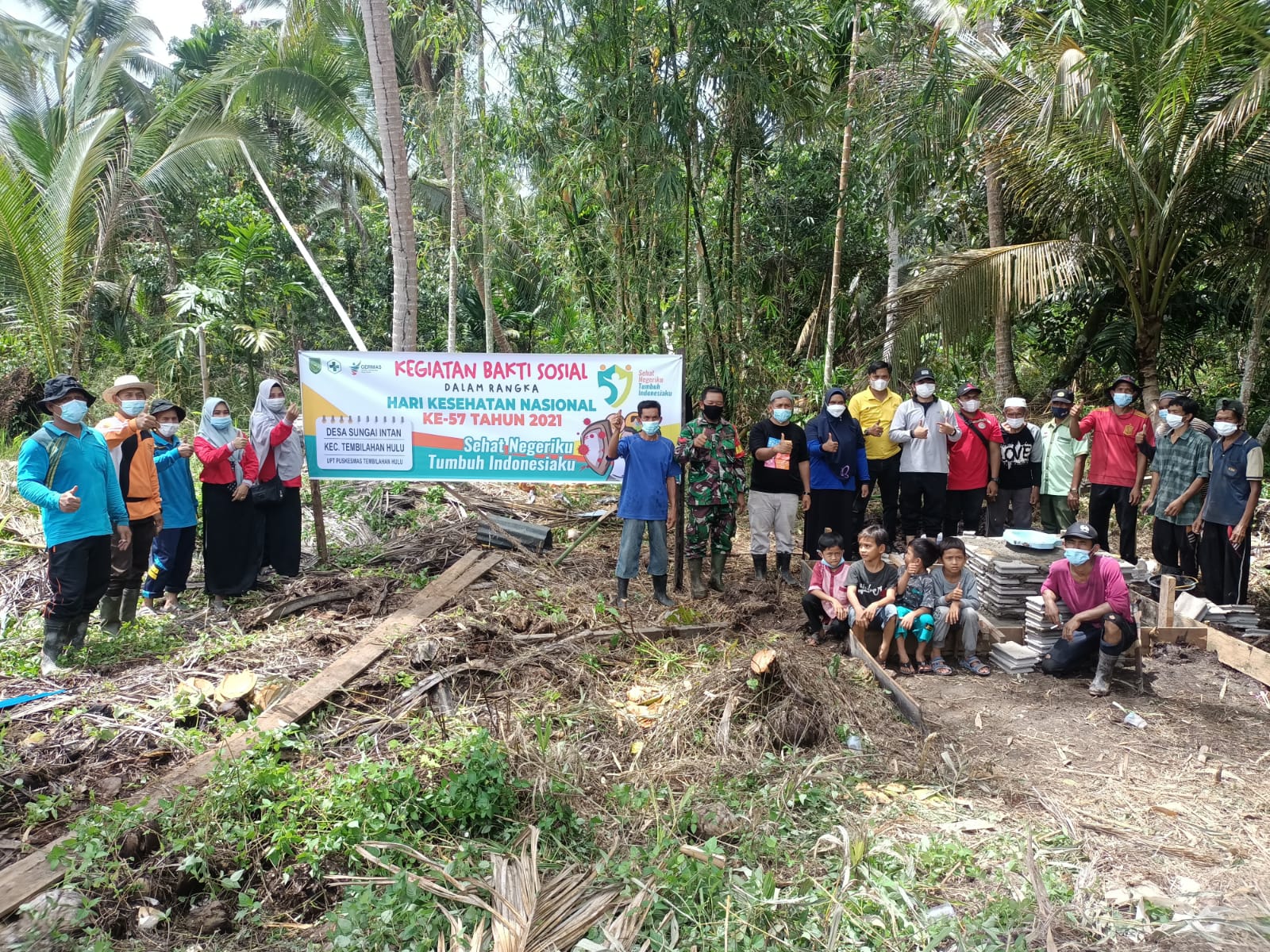 HUT HKN Ke - 57, Pemdes Sungai Intan bekerjasama UPT Puskesmas Tembilahan Hulu Bangun Jamban Sehat