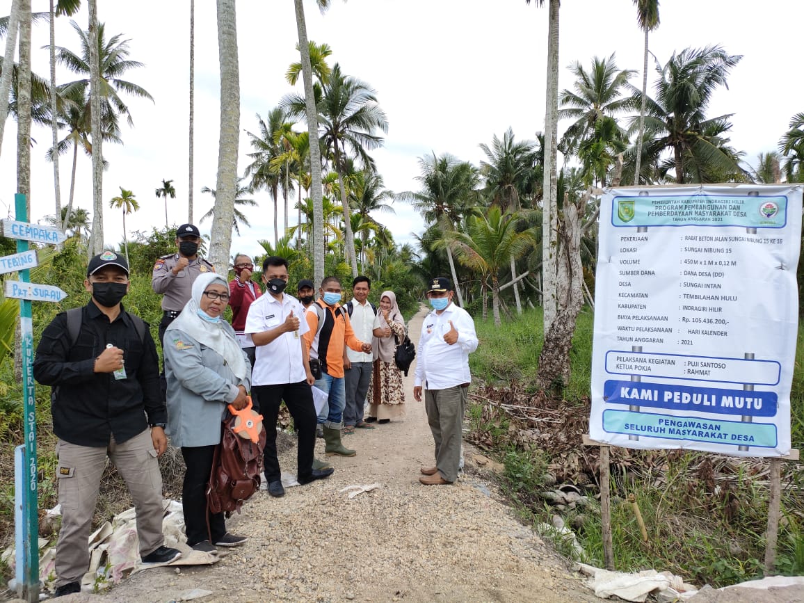 Apdes Sungai Intan Cek Perkembangan Fisik Pembangunan Jalan Antar Dusun