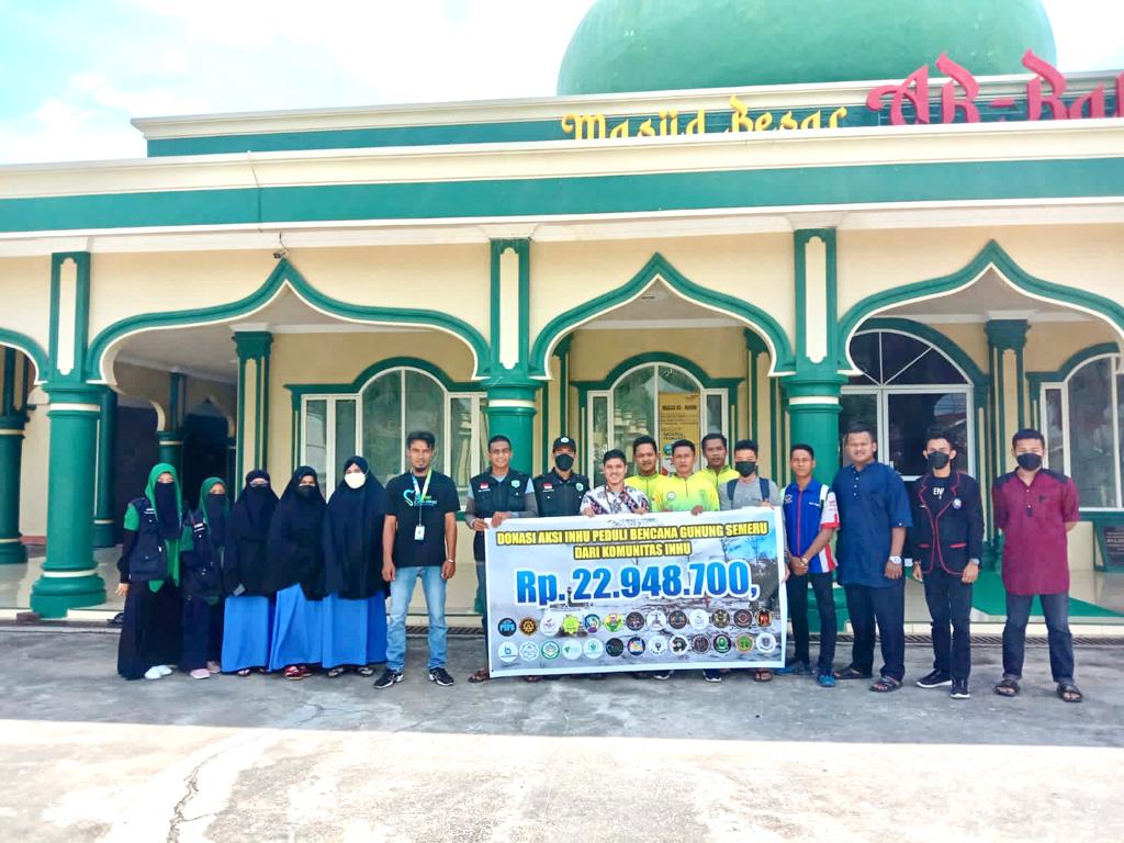 Serah Terima Donasi Bencana Erupsi Gunung Semeru Dari Komunitas INHU Kepada Dompet Dhuafa Riau