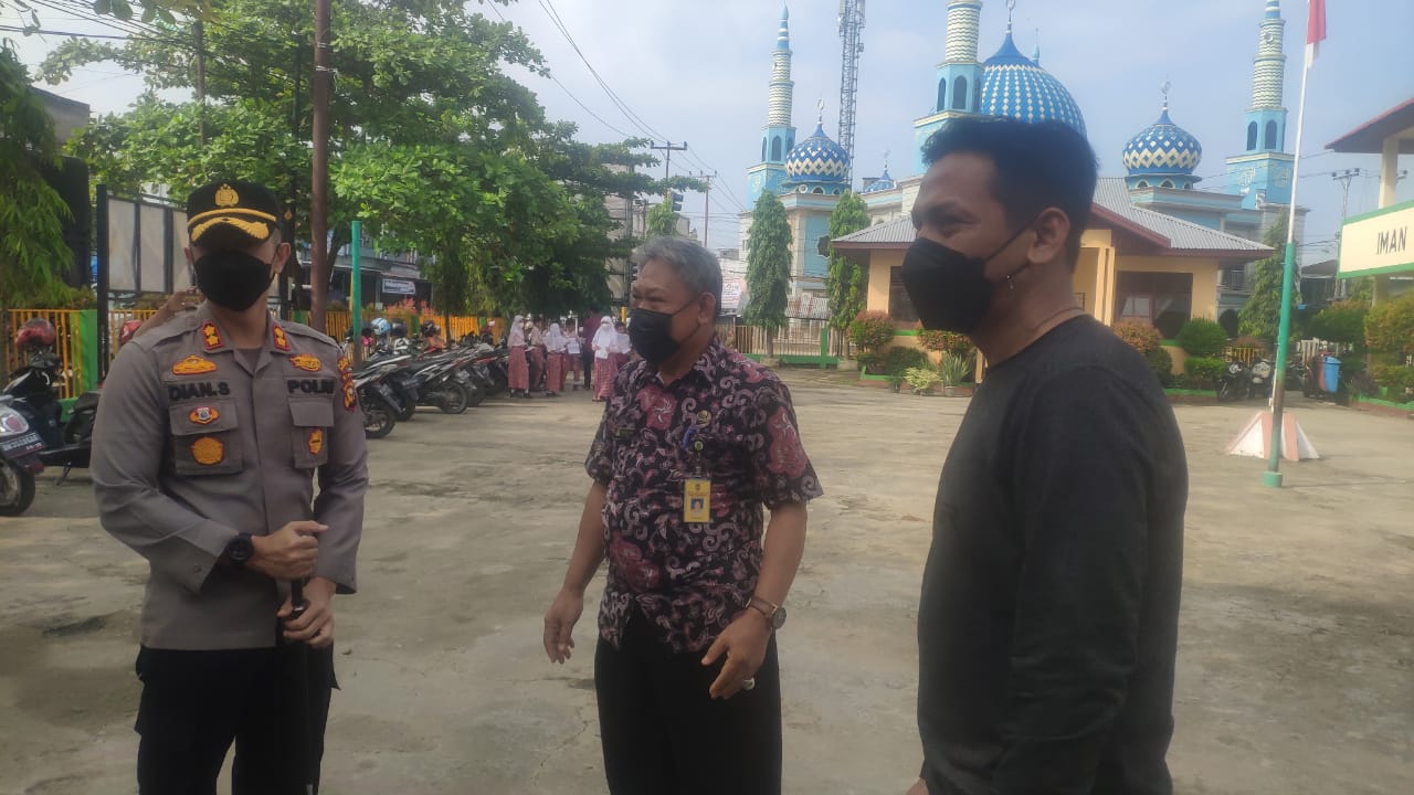 Wakil Kadisdik, Kabid SD Dampingi Kapolres Inhil Tinjau Vaksinasi Anak di SDN 009 Tembilahan