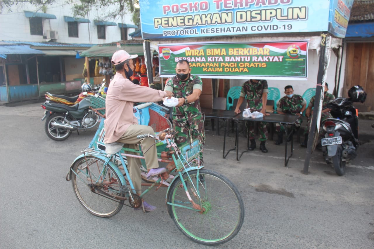 Kodim 0314/Inhil Agenda Wira Bima Berkibar  dengan membagikan sarapan pagi Gratis kepada kaum duafa.