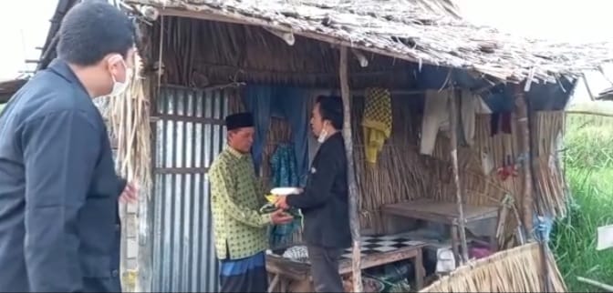 Sambut HUT ke 2 JMSI dan HPN, JMSI Inhil Bagikan Sembako ke Warga