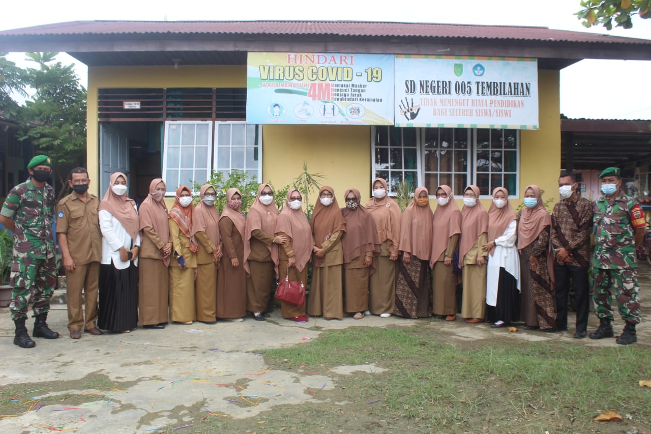 Kodim 0314/lnhil lakukan Vaksinasi di 2 Sekolah Dasar Negeri yaitu di SDN 004 Tembilahan