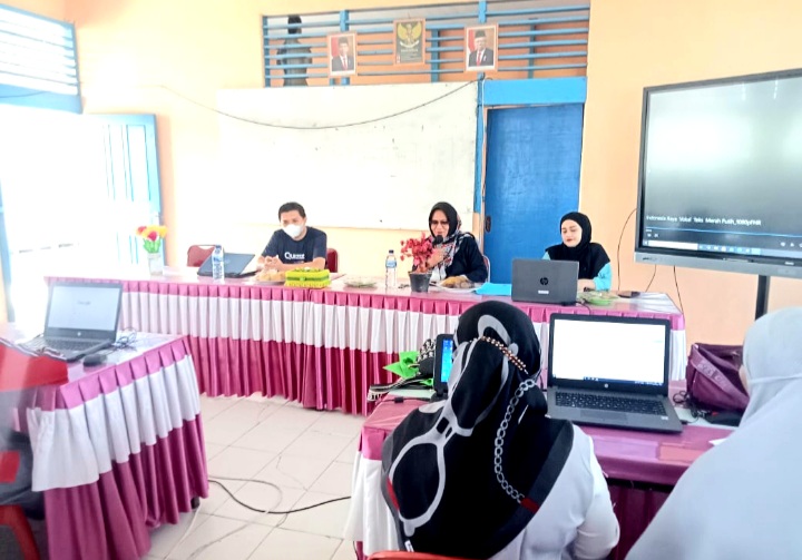 Guru SMPN 3 Tembilahan Hulu Diberi Pelatihan Aplikasi Quizizz