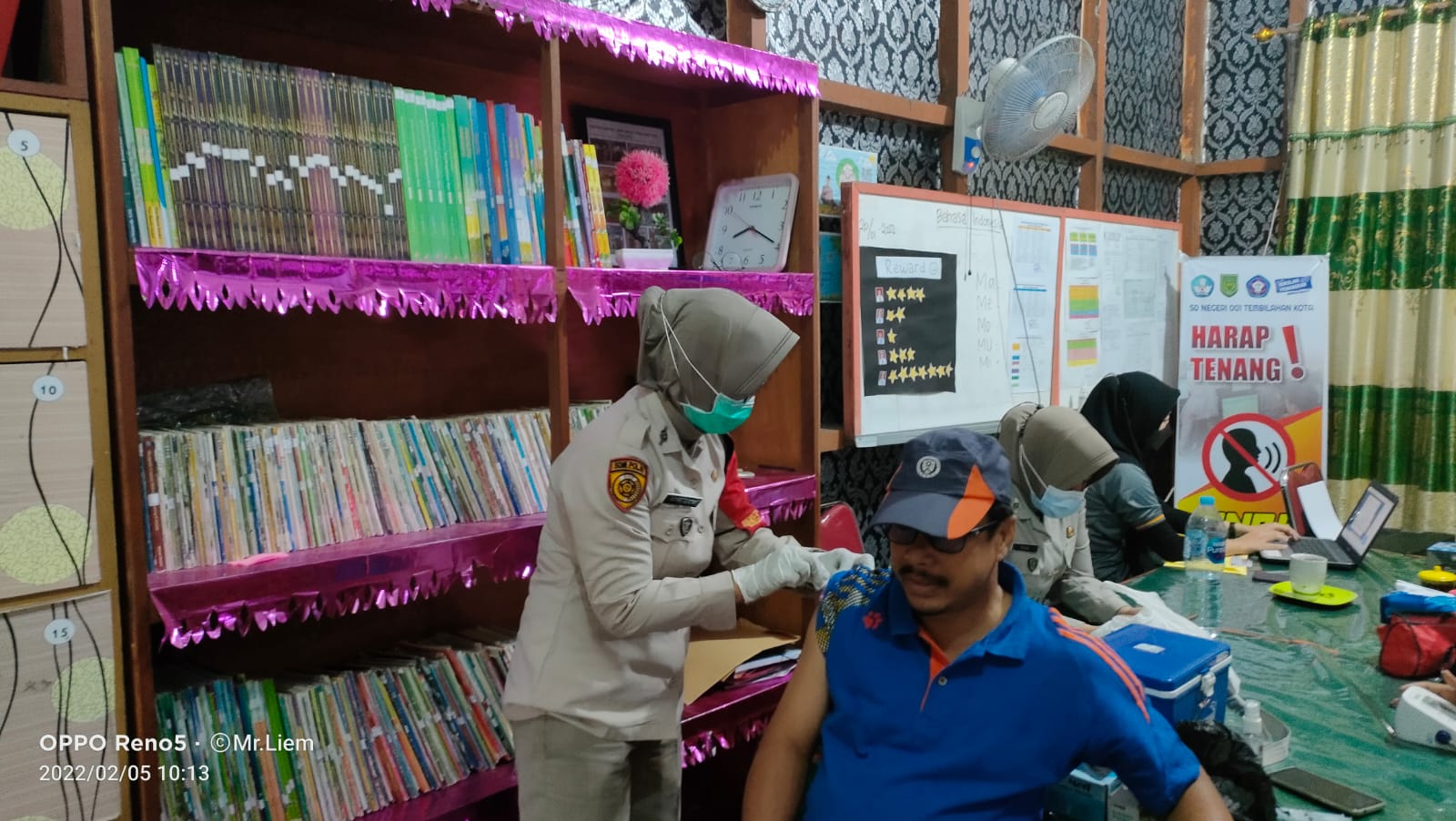 Semangat Sehat Menuju PTM 100, SDN 001 Tembilahan Ikuti Vaksinasi Booster