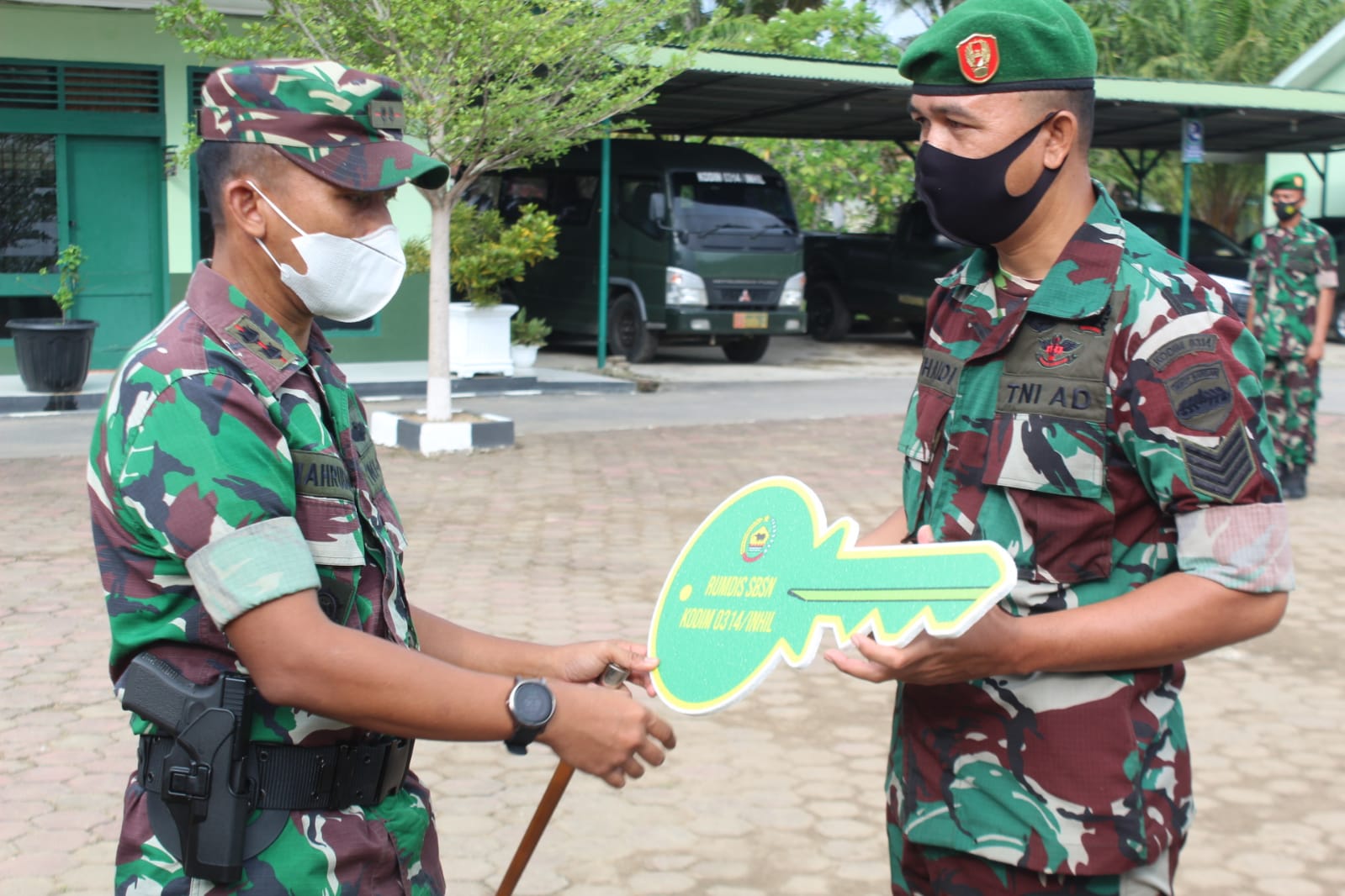 30 orang Prajurit Kodim 0314/lnhil menerima kunci rumah dinas baru dan resmi untuk menempati