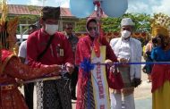 Bertajuk Culture Day SMPN 1 Tembilahan, Kadisdik Inhil Resmikan Pergelaran Seni dan Parade Pakai Adat Nusantara
