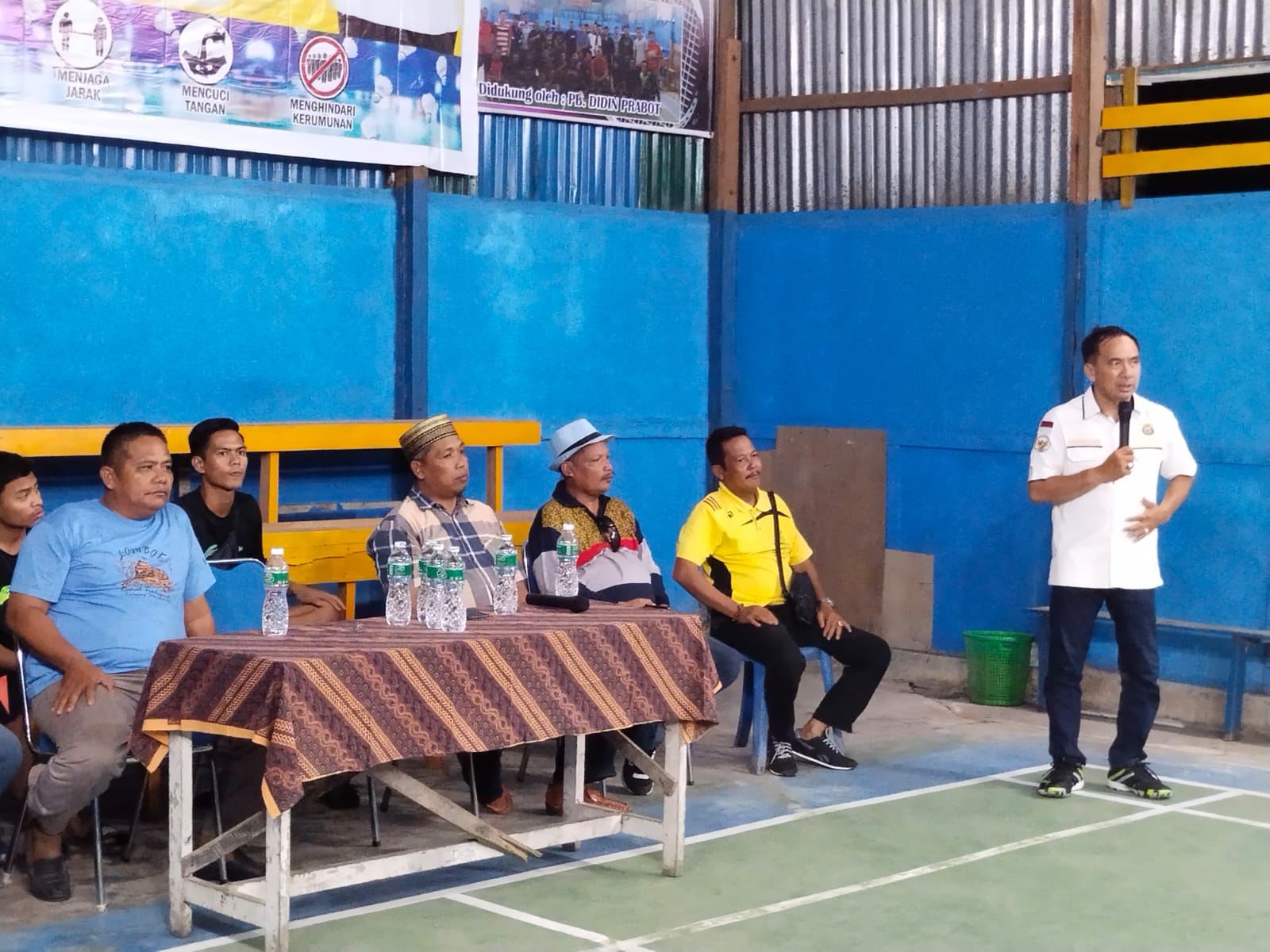 Diikuti 32 tim Ferryandi Buka Open Turnamen Badminton Desa Pengalihan