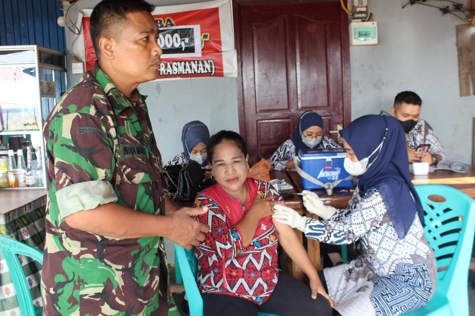 Team Mobile Vaksinator Kodim 0314/Inhil Sasar Pelabuhan Dayang Suri
