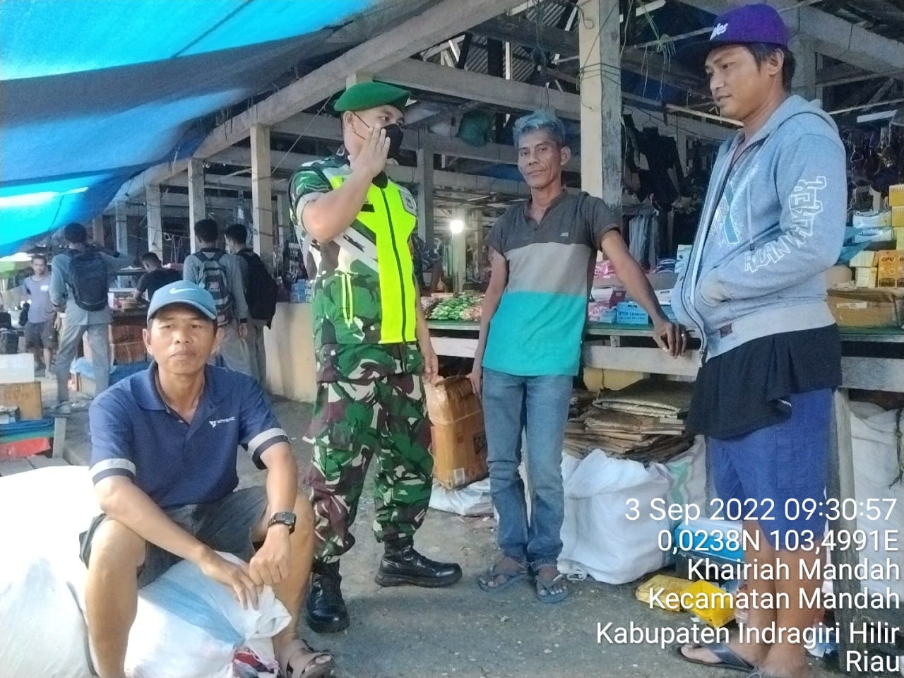 Serda Tomi Firman Koramil 08/Mandah Melaksanakan Pengetatan Protokes di Pelabuhan Pasar Mandah