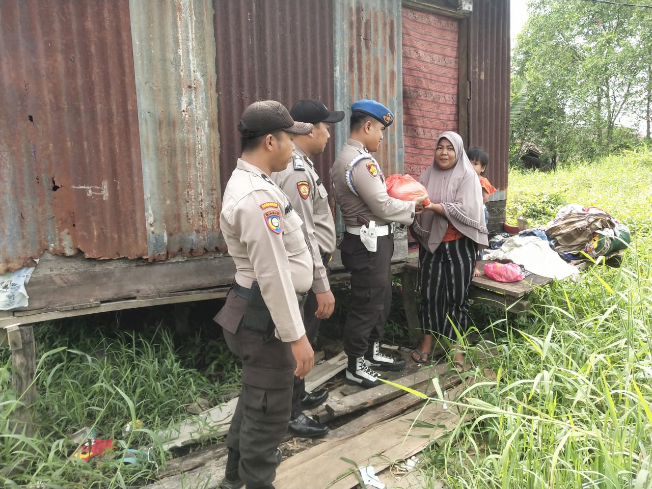 Hari Ke -4 Polres Inhil Salurkan 650 Paket Bantuan Sosial