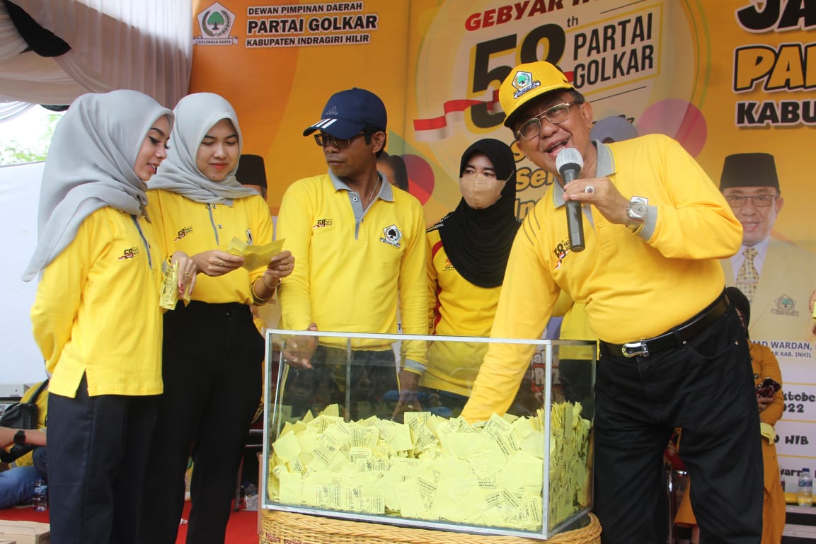 Dibawah Rintik Gerimis, Jalan Sehat Sempena HUT ke-58 Partai Golkar Diikuti Ribuan Peserta