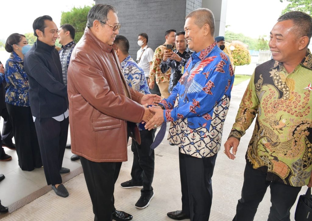 Wakil Bupati Inhil H.Syamsuddin Uti Sambut Kedatangan Presiden Indonesia keenam SBY di VIP Lancang Kuning SSK II